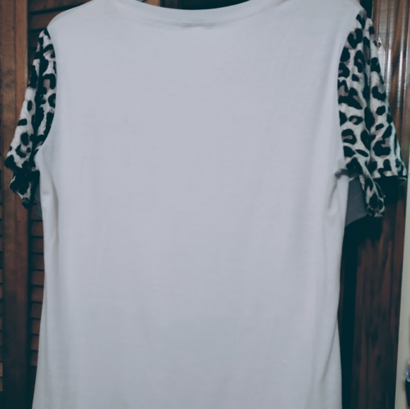White Tshirt with Cheetah Print - Picture 2 of 3